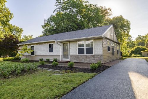 11319 3rd Ave, Pleasant Prairie, WI, 53158-5215 | Card Image