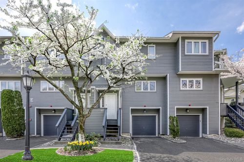 33 Village Grn, Bardonia, NY, 10954-2035 | Card Image