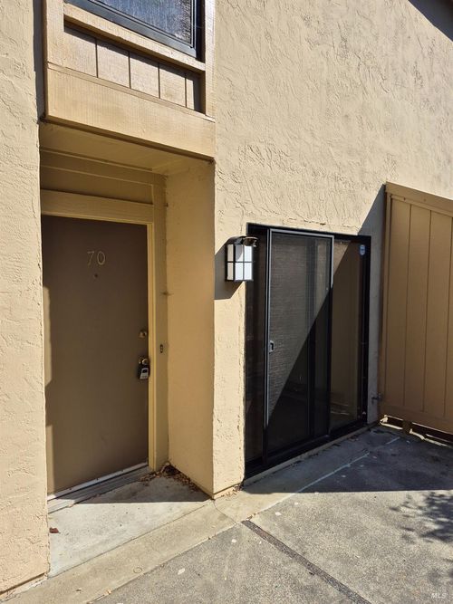 apt-70-100 Marin Center Dr, San Rafael, CA, 94903-2716 | Card Image