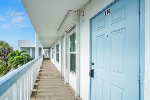 310-310 Wellington M, West Palm Beach, FL, 33417-2597 | Card Image