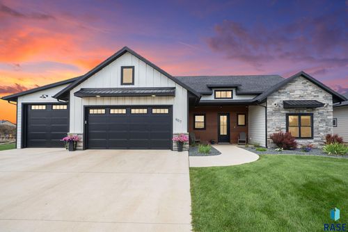 907 Sundance St Street, Valley Springs, SD, 57068 | Card Image