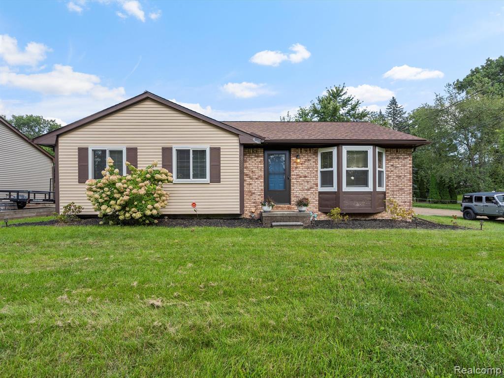 3259 York Road, For Sale in Rochester Hills Zoocasa