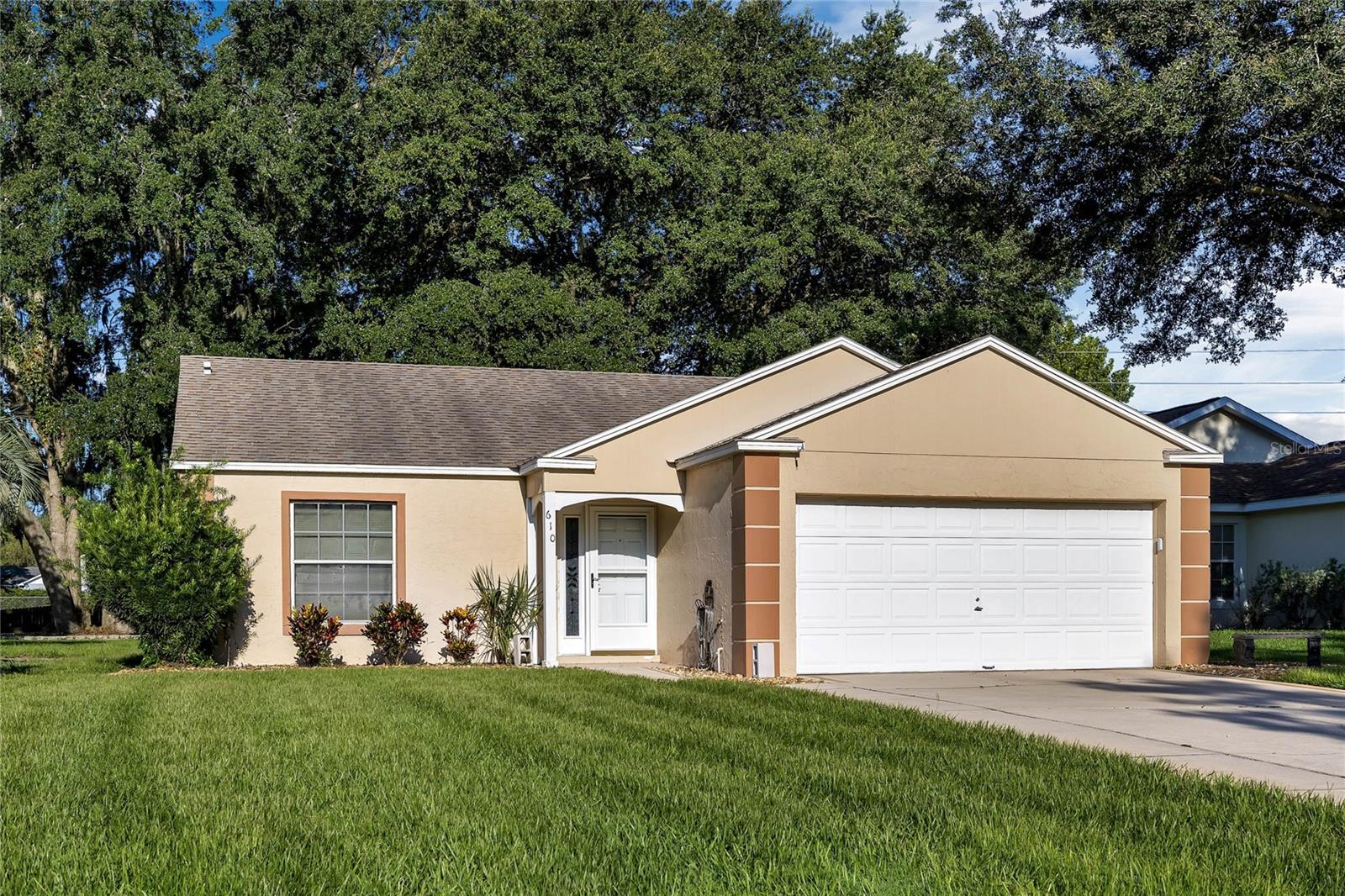 Arlington Ct, Eustis, FL 32726