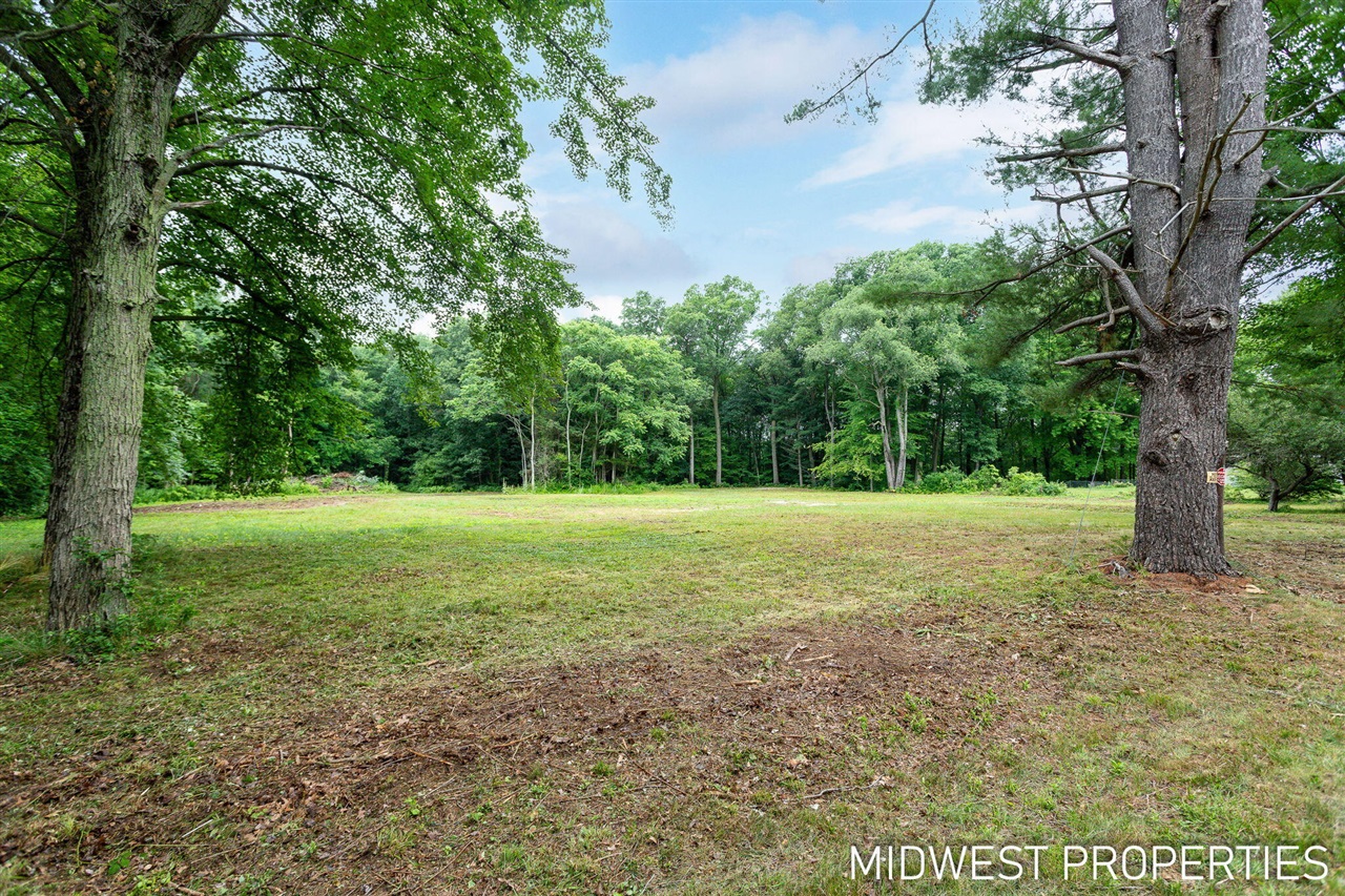 Brooks Rd, Fruitport, MI 49415