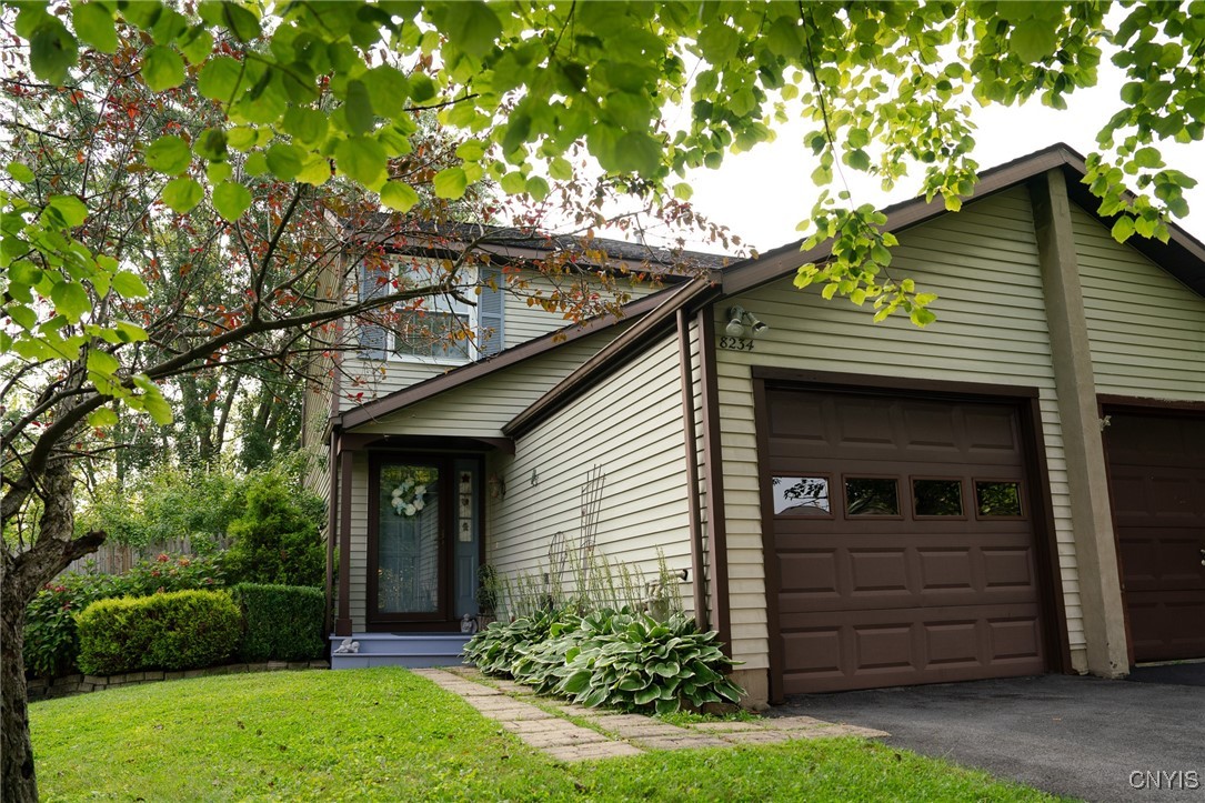 Trevi Ln, Clay, NY 13041