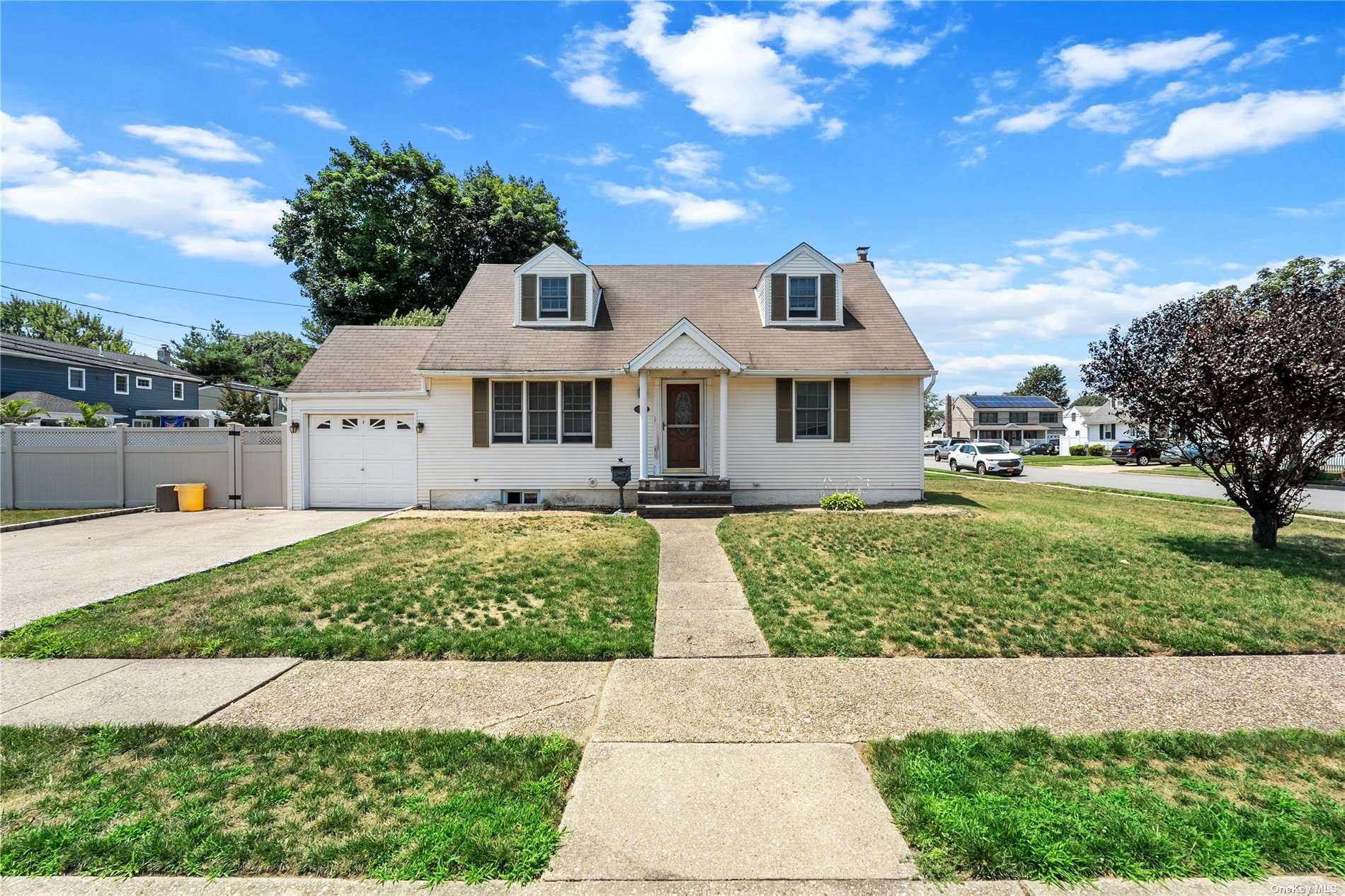 Carol Pl, Farmingdale, NY 11735