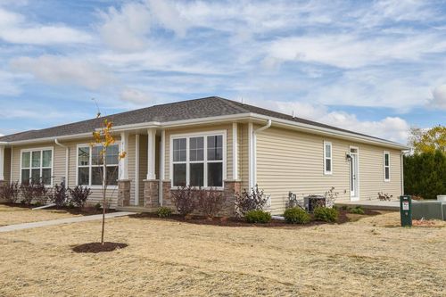 b-615 Hunter Oaks Boulevard, WATERTOWN, WI, 53094 | Card Image