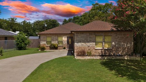 829 Lexington Dr, Lancaster, TX, 75134-2411 | Card Image