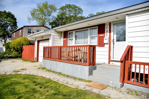 125 Timberline Dr, Brentwood, NY, 11717-5718 | Card Image
