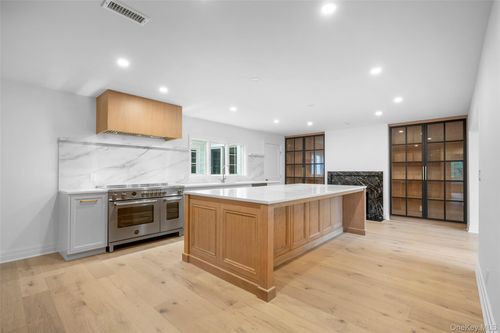 73 Whippoorwill Rd, North Castle, NY, 10504-1106 | Card Image