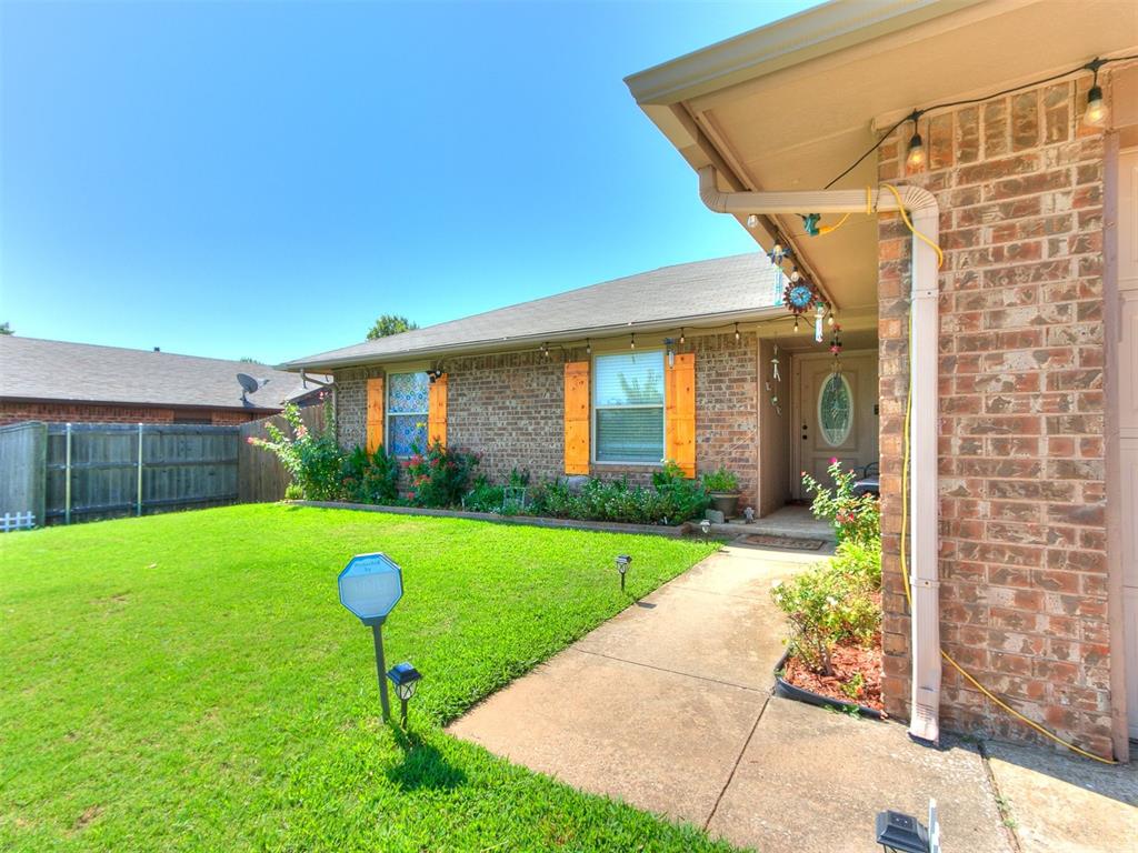 Larkdale Dr, Yukon, OK 73099