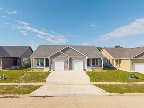 1208 Rock Ridge Cir, Waverly, IA, 50677-4344 | Card Image