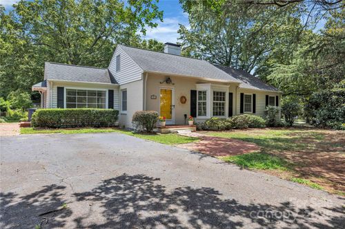 808 Henkel Rd, Statesville, NC, 28677-3216 | Card Image