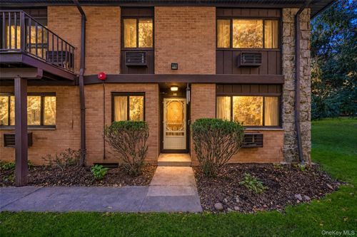 11-5 W Lawrence Park Drive, Orangetown, NY, 10968 | Card Image