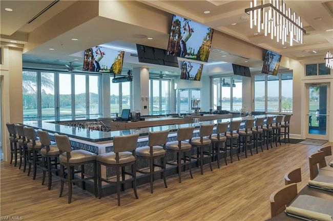 Enjoy a casual meal at the bar overlooking the 18th green! | Image 39