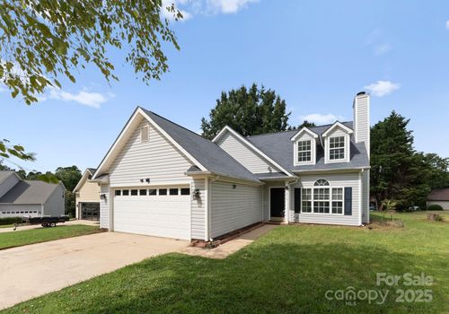 12315 Heritage Hills Ln, Charlotte, NC, 28269-8720 | Card Image