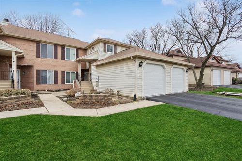a1-2404 Danbury Dr, Woodridge, IL, 60517-2092 | Card Image