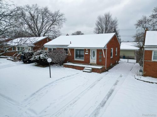 6690 Deering St, Garden City, MI, 48135-2292 | Card Image