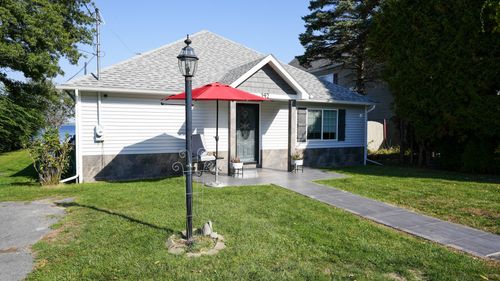 142 Algonquin Park, Plattsburgh, NY, 12901-1193 | Card Image