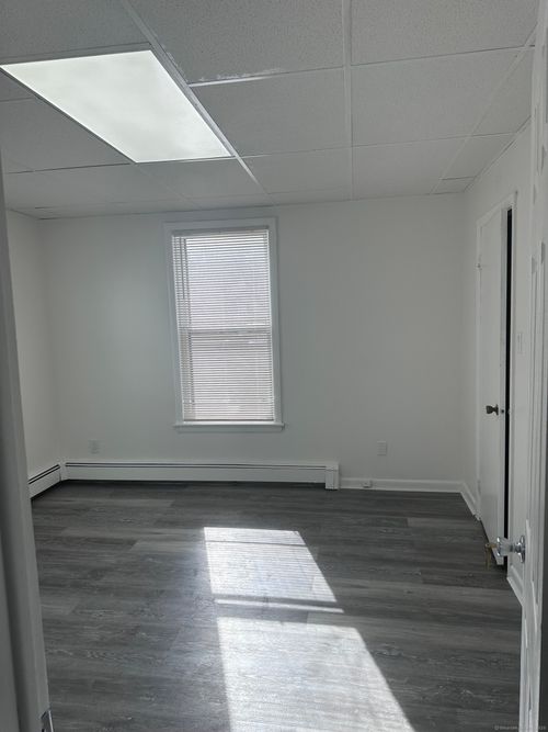2-68 Maltby St, Shelton, CT, 06484-3309 | Card Image