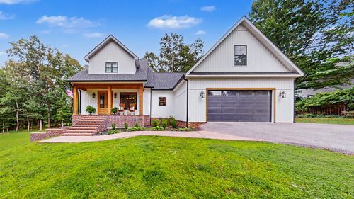183 Country Wood Dr, Paris, TN, 38242-6943 | Card Image