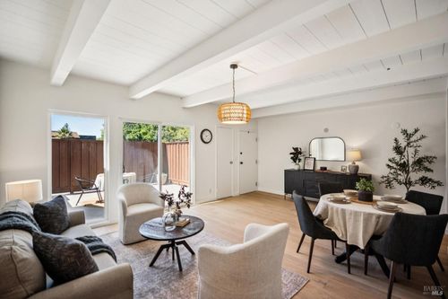 96-1542 Center Rd, Novato, CA, 94947-4043 | Card Image