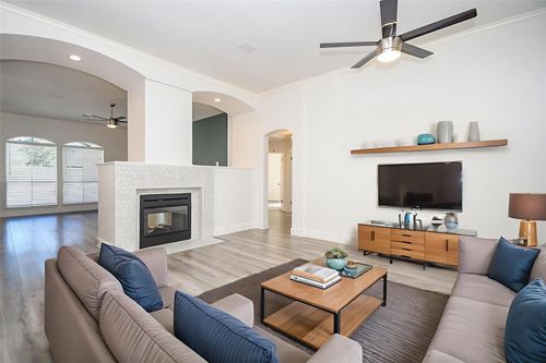 6106 Fox Wind Ct, Houston, TX, 77041-4265 | Card Image