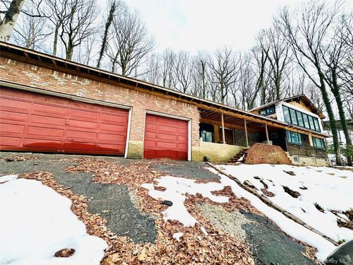 19 Tiffany Rd, Oyster Bay, NY, 11771-1907 | Card Image