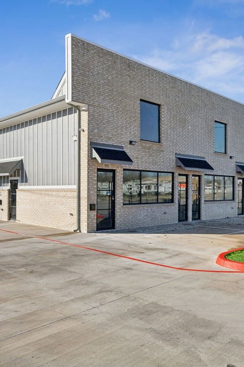 902 E Moore Ave, Terrell, TX, 75160-3222 | Card Image