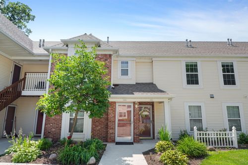 663 Forest Glen Dr, Valparaiso, IN, 46385 | Card Image