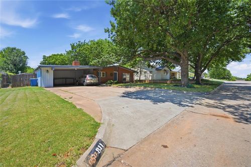 811 Myrtle Dr, Edmond, OK, 73034-4641 | Card Image
