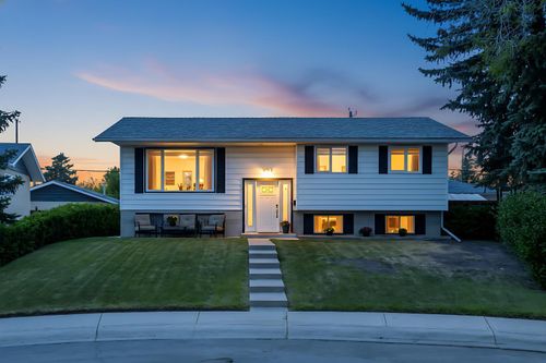 335 Huntbourne Hill Ne, Calgary, AB, T2K3Y5 | Card Image