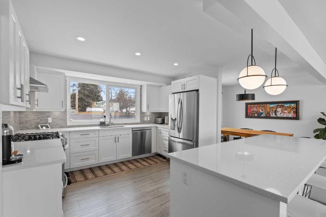 5620 37 Street Sw, Home with 6 bedrooms, 2 bathrooms and 2 parking in Calgary AB | Image 16