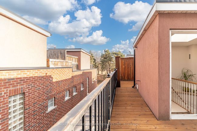 12 - 1968 Bloor St W, House attached with 3 bedrooms, 3 bathrooms and null parking in Toronto ON | Image 39
