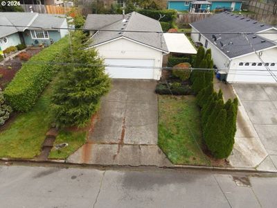 1055 Augustine St, House other with 3 bedrooms, 2 bathrooms and 1 parking in CoosBay OR | Image 2