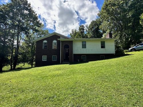 199 Bluejay St, Cedar Bluff, VA, 24609-7122 | Card Image