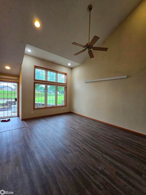 1213 1st Ave E, Oskaloosa, IA, 52577-3002 | Card Image