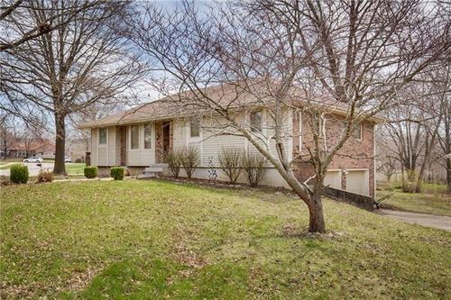 405 Ne Grant Ct, Lee's Summit, MO, 64064-2010 | Card Image