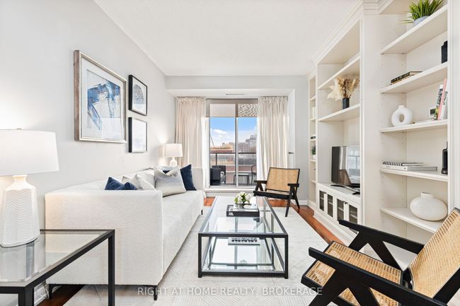 703 - 18 Beverley St, Condo with 3 bedrooms, 2 bathrooms and 2 parking in Toronto ON | Image 5