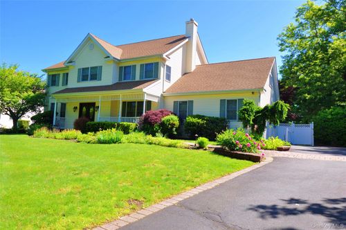 16 Dupont Ct, Dix Hills, NY, 11746-6257 | Card Image