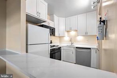 1217s-4515 Willard Ave, CHEVY CHASE, MD, 20815-3657 | Card Image