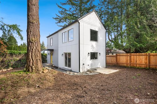 1404 N N 136th St, Seattle, WA, 98133-7626 | Card Image