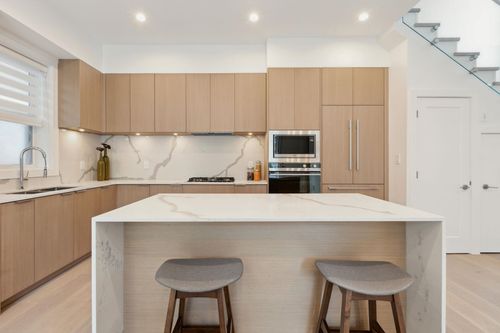 7855 Ontario St, Vancouver, BC, V5X3C8 | Card Image