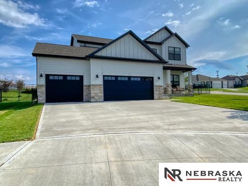 17607 Ogden Cir, Omaha, NE, 68116-3800 | Card Image