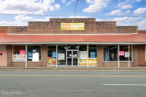 122 W College St, Warsaw, NC, 28398-1810 | Card Image
