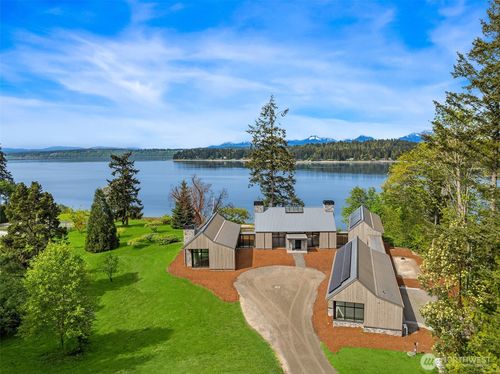 15137 Henderson Rd Ne, Bainbridge Island, WA, 98110-3015 | Card Image