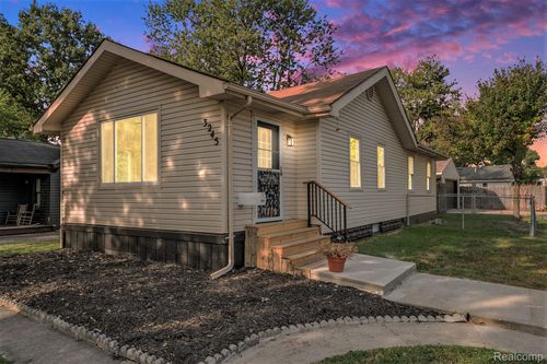 3245 Harris St, Ferndale, MI, 48220-1128 | Card Image