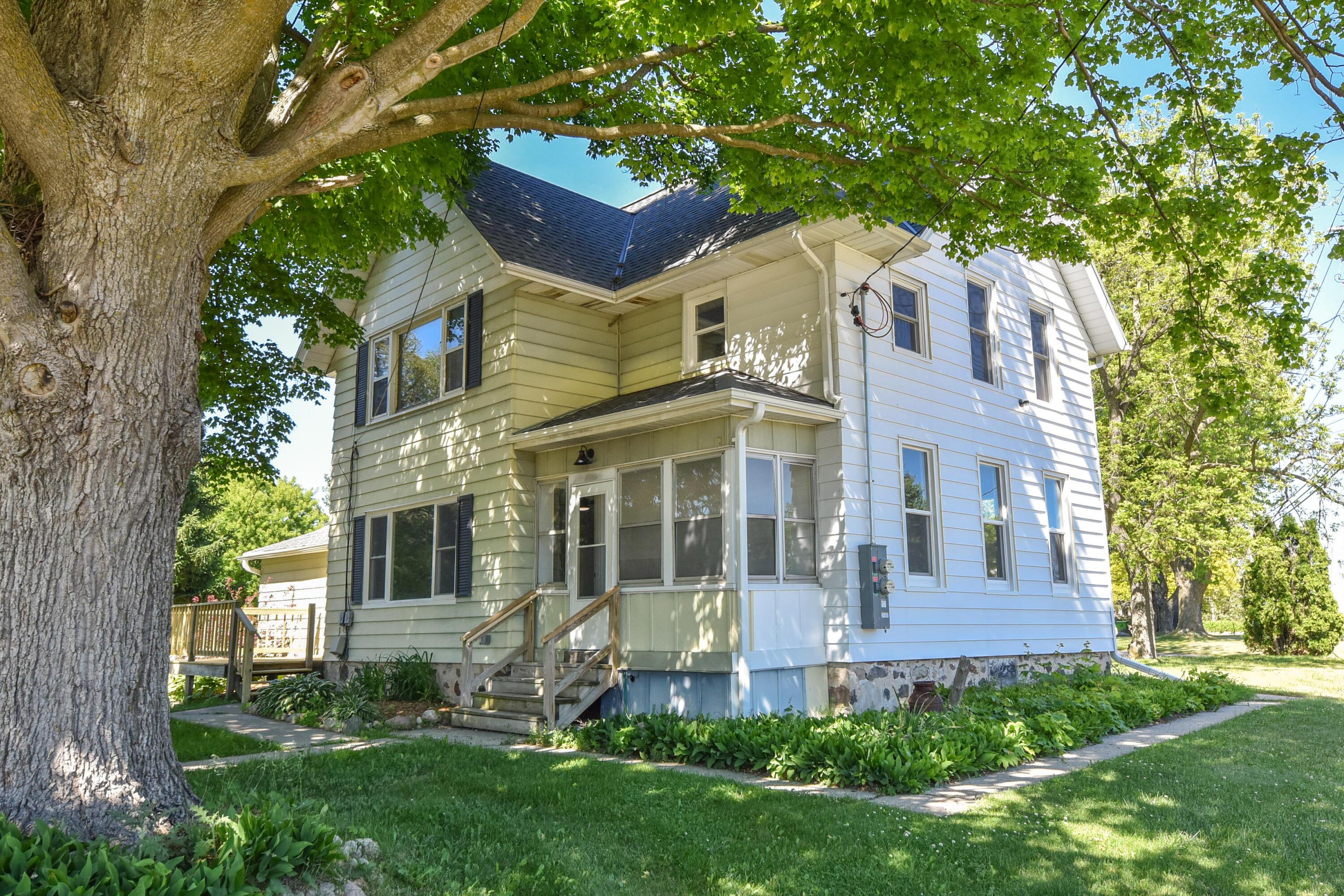 20 OTTO DR, Hartford, WI 53027
