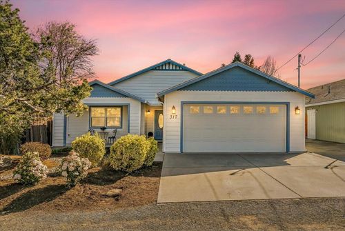 317 Jeanette Ave, Medford, OR, 97501-2826 | Card Image