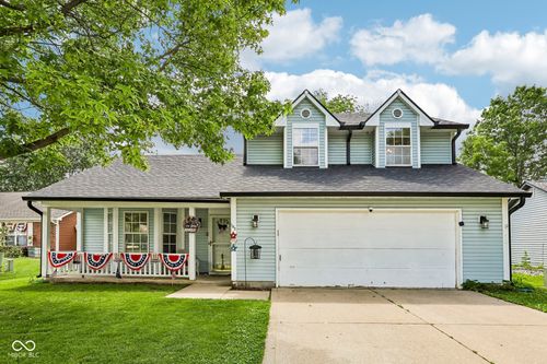 102 Westview Pl, Bargersville, IN, 46106-8425 | Card Image